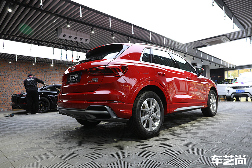 奥迪Q3选择同时装贴玻璃膜和隐形车衣，体现极致保护措施（15）