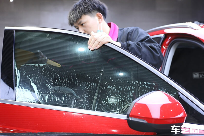 奥迪Q3选择同时装贴玻璃膜和隐形车衣，体现极致保护措施（10）
