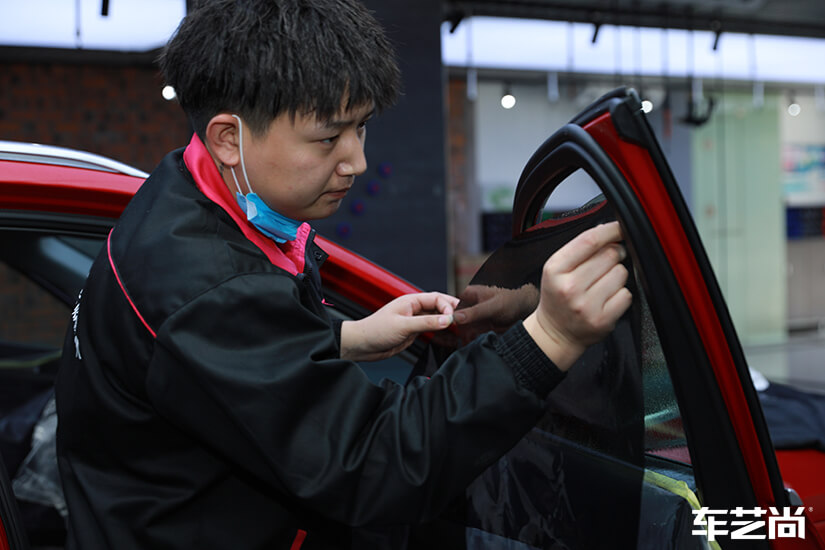 奥迪Q3选择同时装贴玻璃膜和隐形车衣，体现极致保护措施（9）