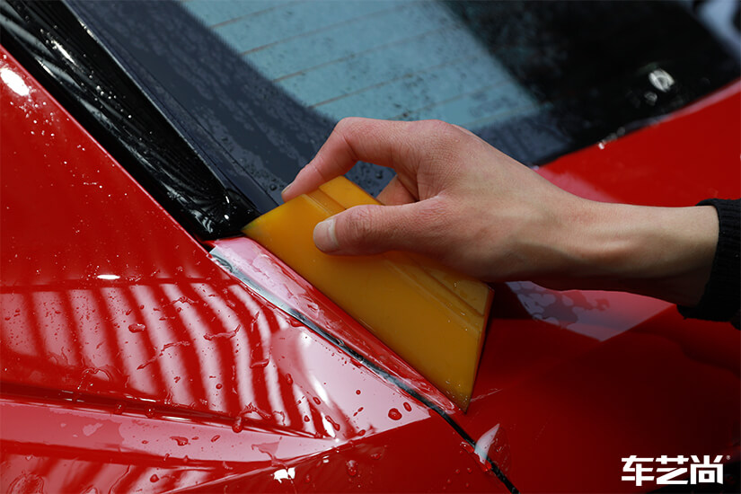 奥迪Q3选择同时装贴玻璃膜和隐形车衣，体现极致保护措施（6）