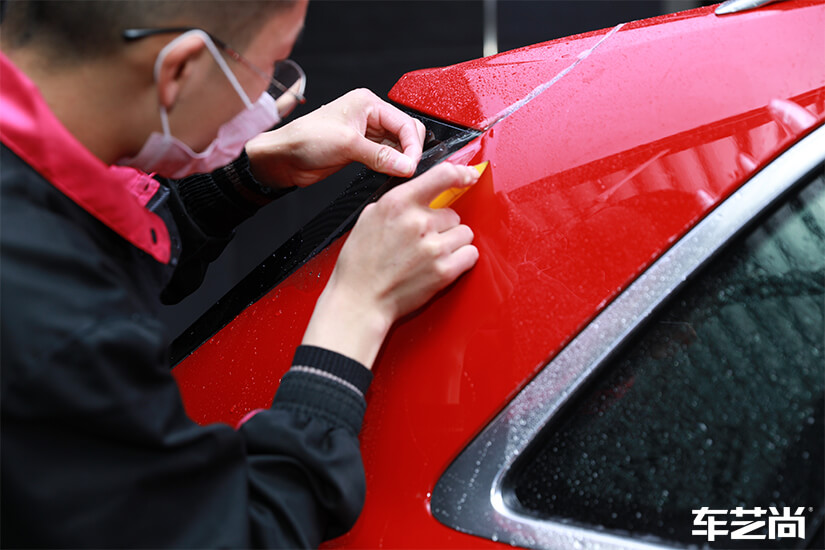 奥迪Q3选择同时装贴玻璃膜和隐形车衣，体现极致保护措施（4）