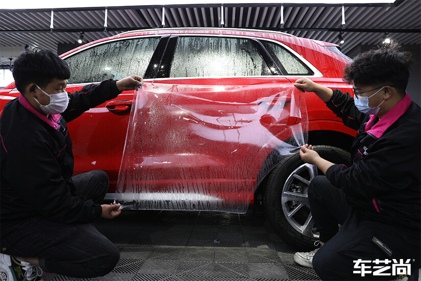 奥迪Q3选择同时装贴玻璃膜和隐形车衣，体现极致保护措施（2）