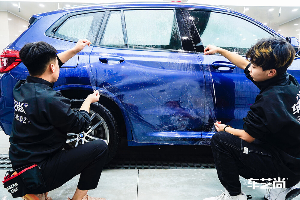 宝马X3装贴威固隐形车衣施工流程展示（6）
