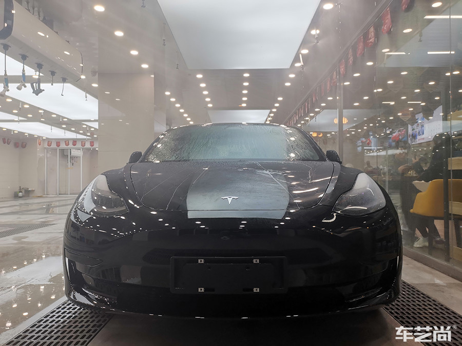 特斯拉Model 3施工威固隔热膜过程展示（图一 无尘喷淋）