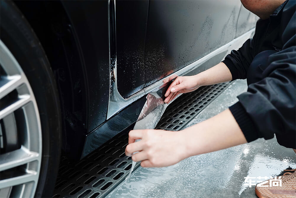 宝马X3装贴威固隐形车衣施工流程展示（9）