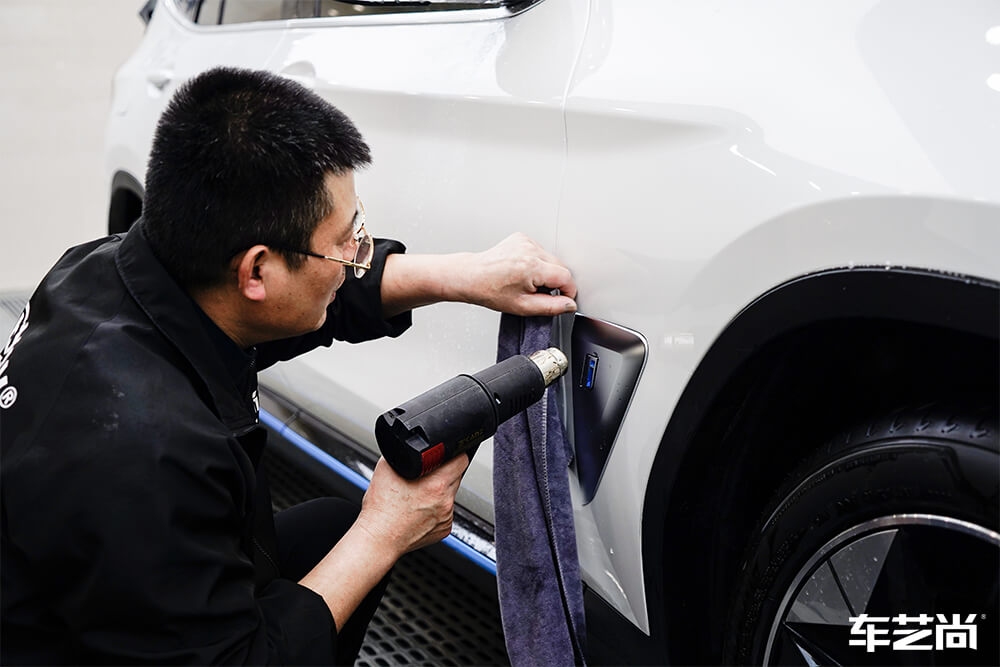 宝马iX3装贴威固隐形车衣全车装贴，流程展示（11）