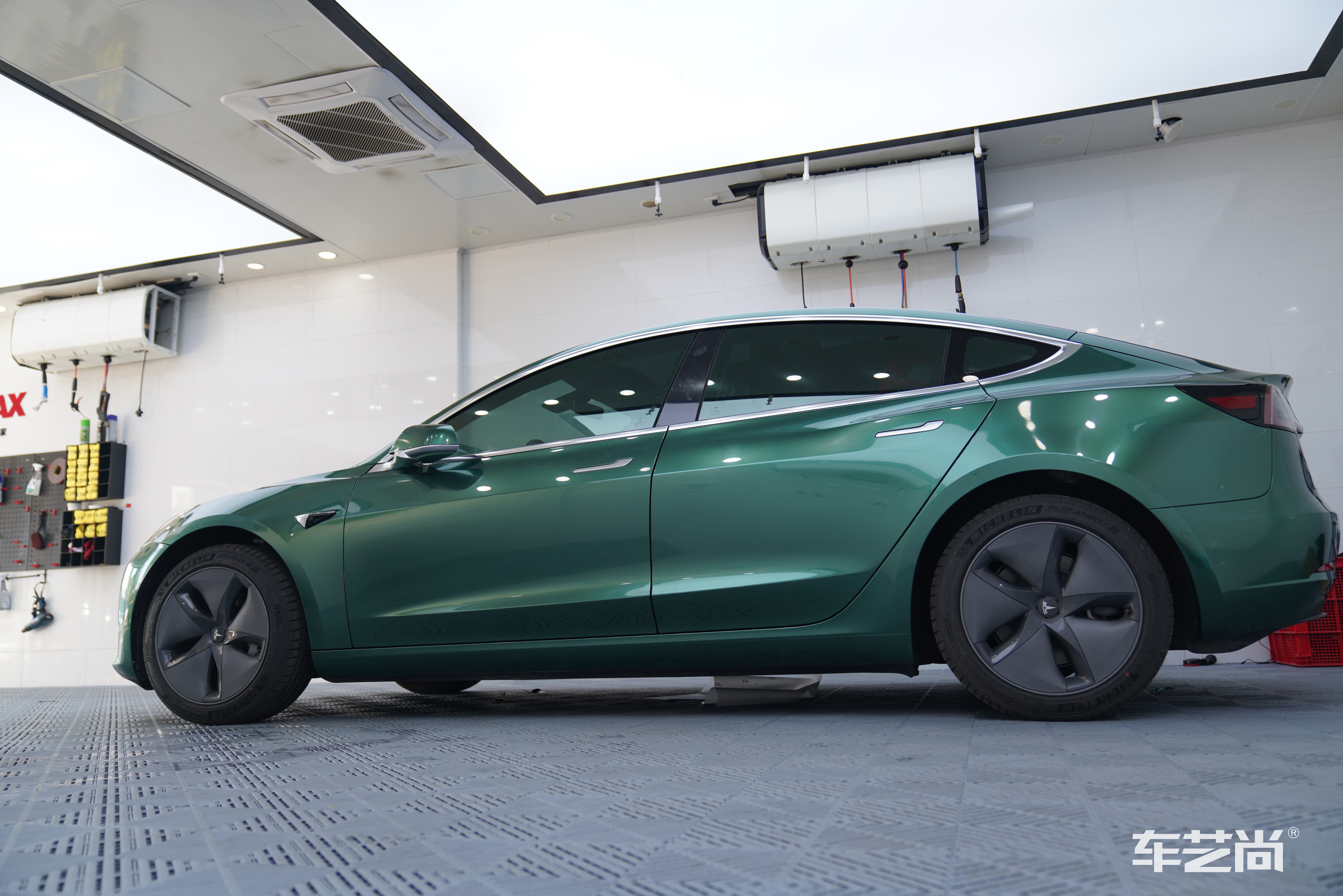 特斯拉施工亮光冷杉绿效果如何?