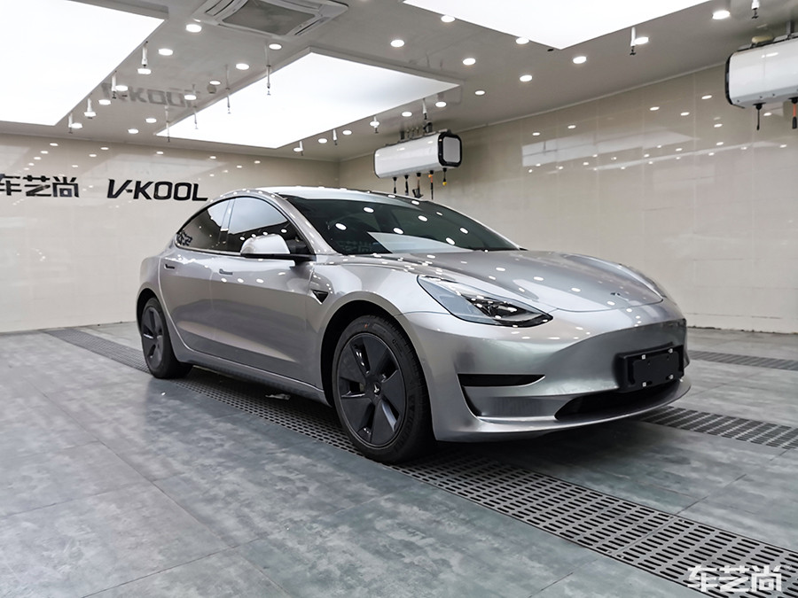 特斯拉施工银色改色膜过程（施工效果 图六）