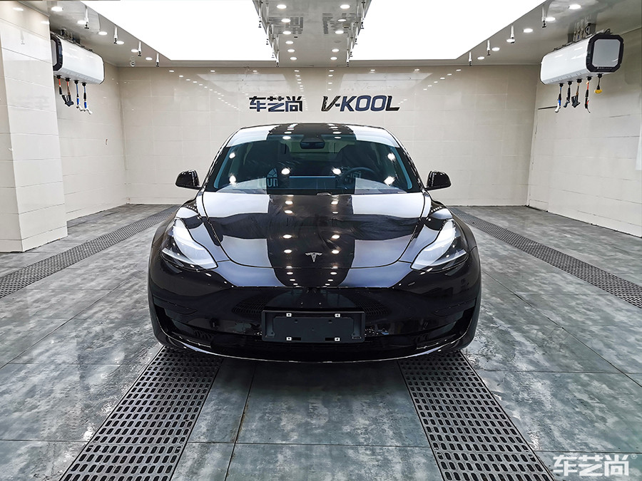 特斯拉施工银色改色膜过程（施工前 图一）