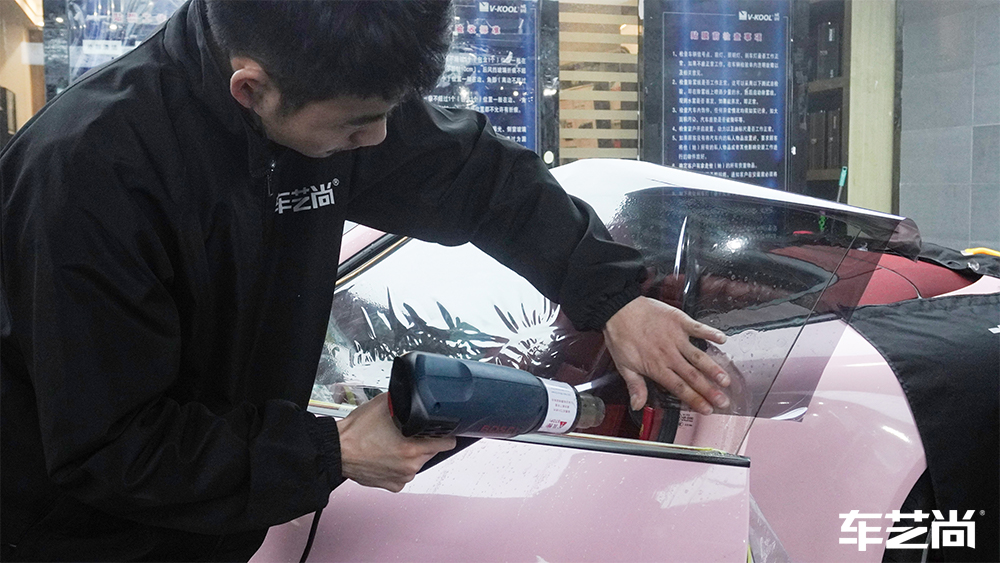 保时捷911装贴威固隔热膜，施工流程展示（5）