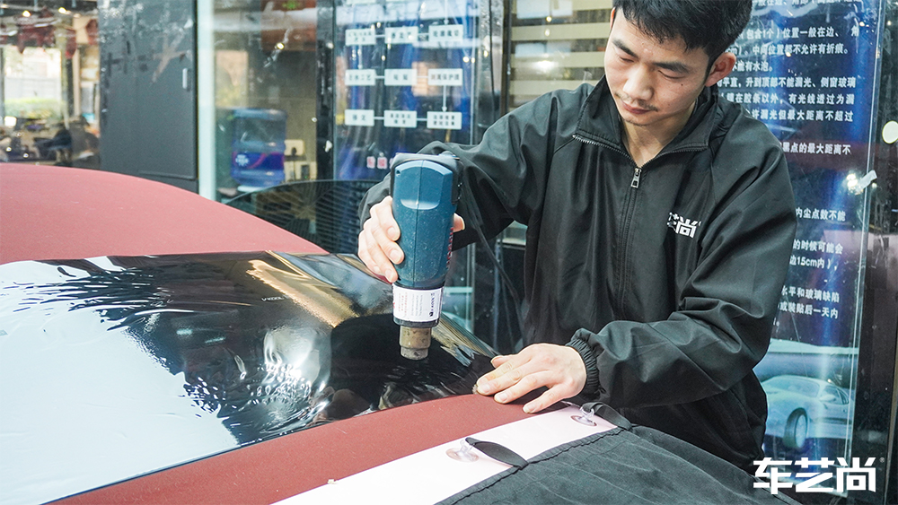 保时捷911装贴威固隔热膜，施工流程展示（2）