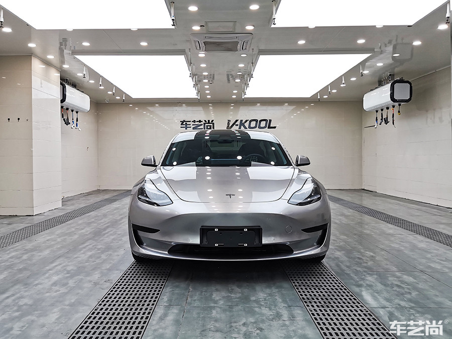 特斯拉施工银色改色膜过程（施工效果 图八）