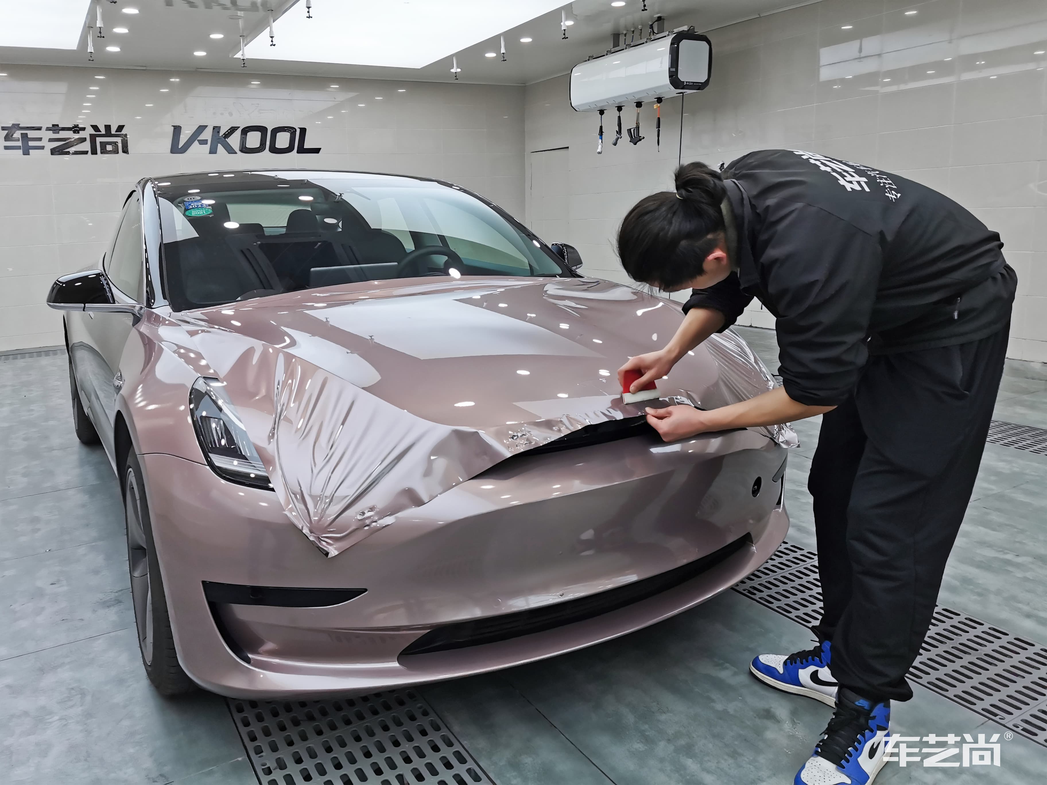 特斯拉为什么会贴改色膜？