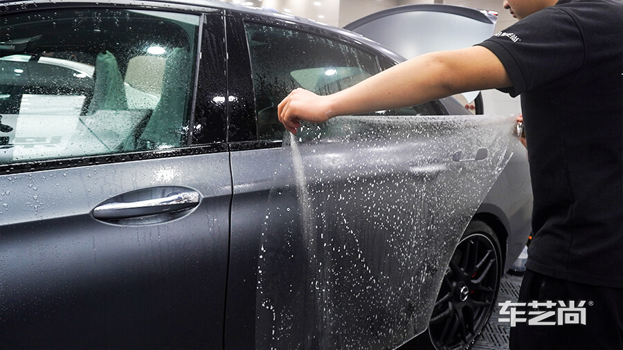 奔驰AMG E63施工威固漆面保护膜过程（图二）