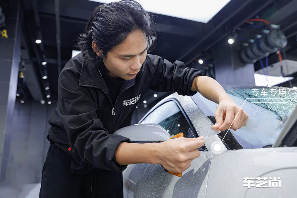 保时捷911施工威固漆面保护膜过程展示（图七）