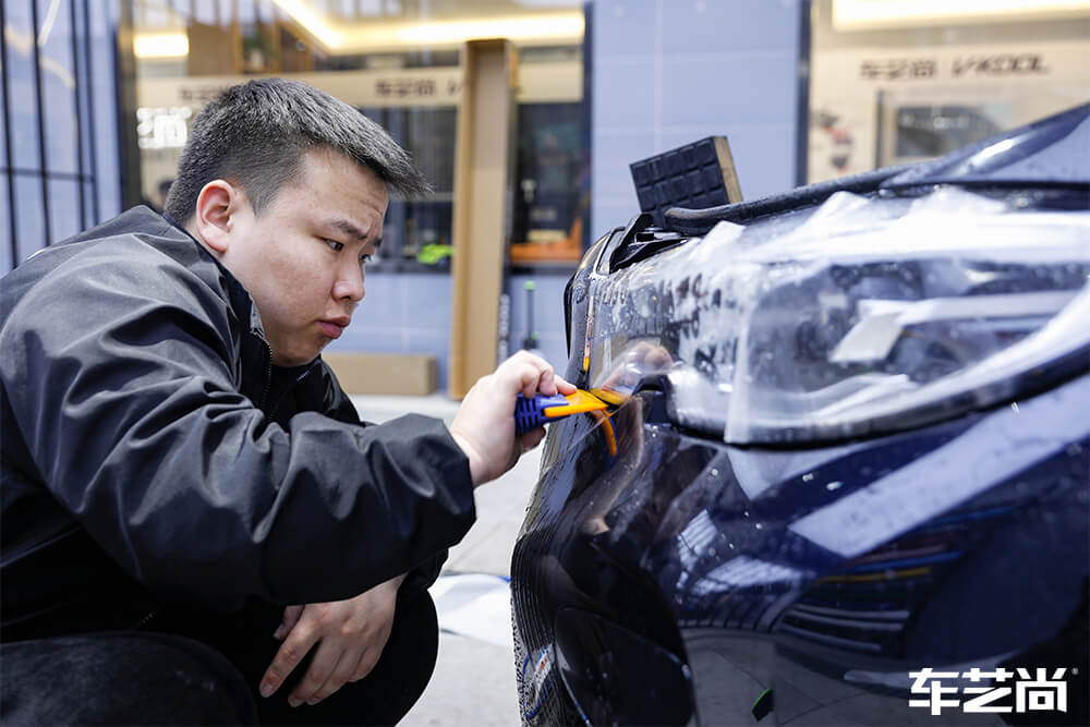 宝马3系装贴威固隐形车衣，施工流程展示（4）
