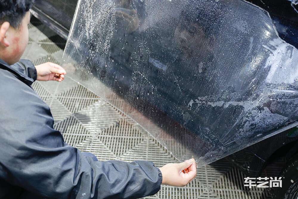 宝马5系装贴威固漆面保护膜过程展示（图三）