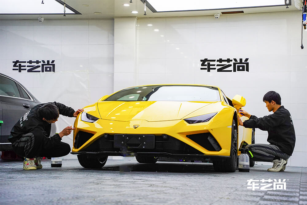 兰博基尼URUS装贴威固隐形车衣施工流程（3）