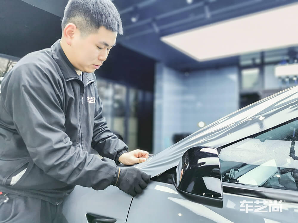 特斯拉Model 3装贴火山灰色改色膜过程（图三）