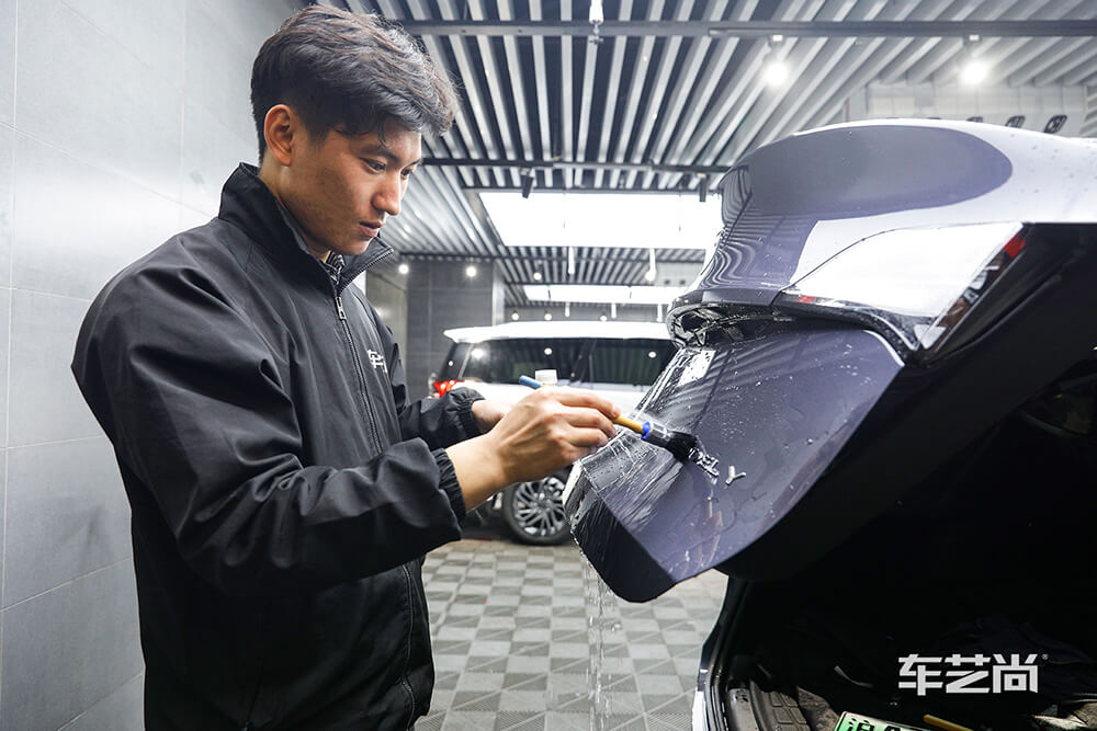 特斯拉Model Y施工威固漆面保护膜施工过程展示（图一）