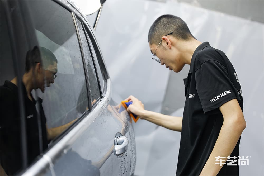 奔驰EQC 时空银 施工威固漆面保护膜过程及效果展示（图九）