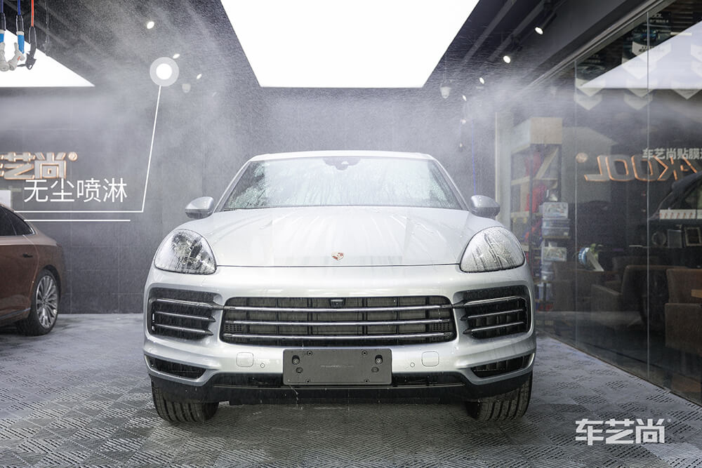 保时捷卡宴装贴威固漆面保护膜过程展示（图二）
