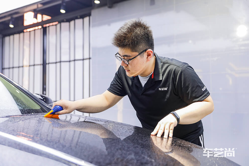 宾利飞驰施工威固漆面保护膜过程展示（十二）