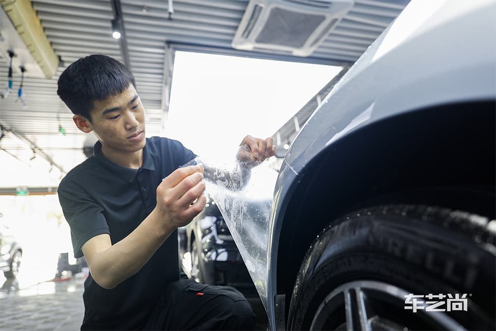 奔驰EQC 时空银 施工威固漆面保护膜过程及效果展示（图七）