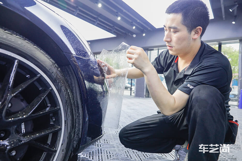 保时捷帕拉梅拉施工威固漆面保护膜过程展示（图九）