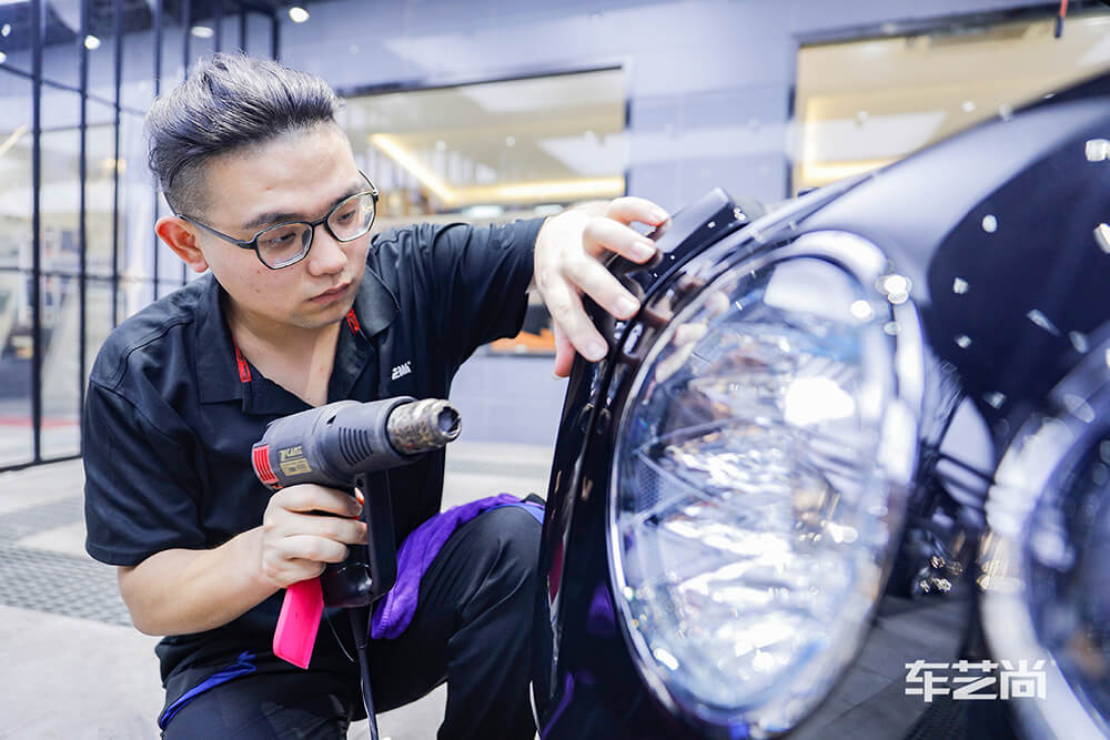 宾利飞驰施工威固漆面保护膜过程展示（十五）