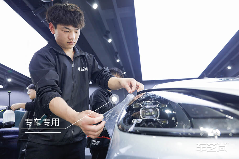 保时捷卡宴装贴威固漆面保护膜过程展示（图四）