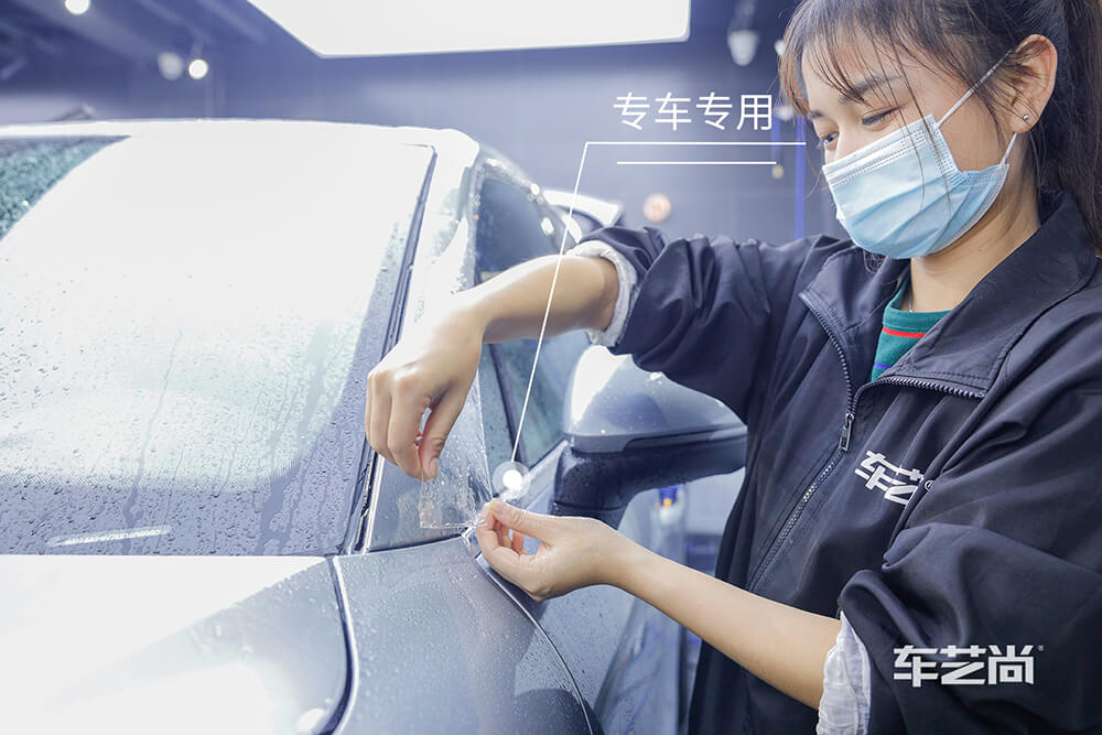 保时捷卡宴装贴威固漆面保护膜过程展示（图七）