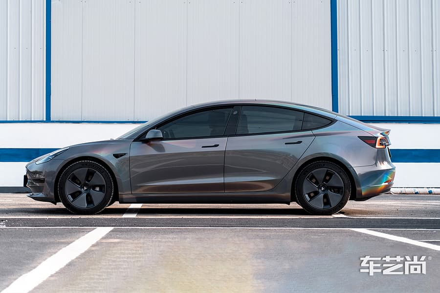 特斯拉 Model 3  施工AX-3D炫彩色改色膜过程及效果展示（图十二）