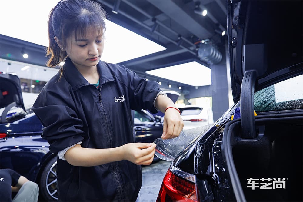 奔驰迈巴赫S480施工威固漆面保护膜过程及效果展示（图八）