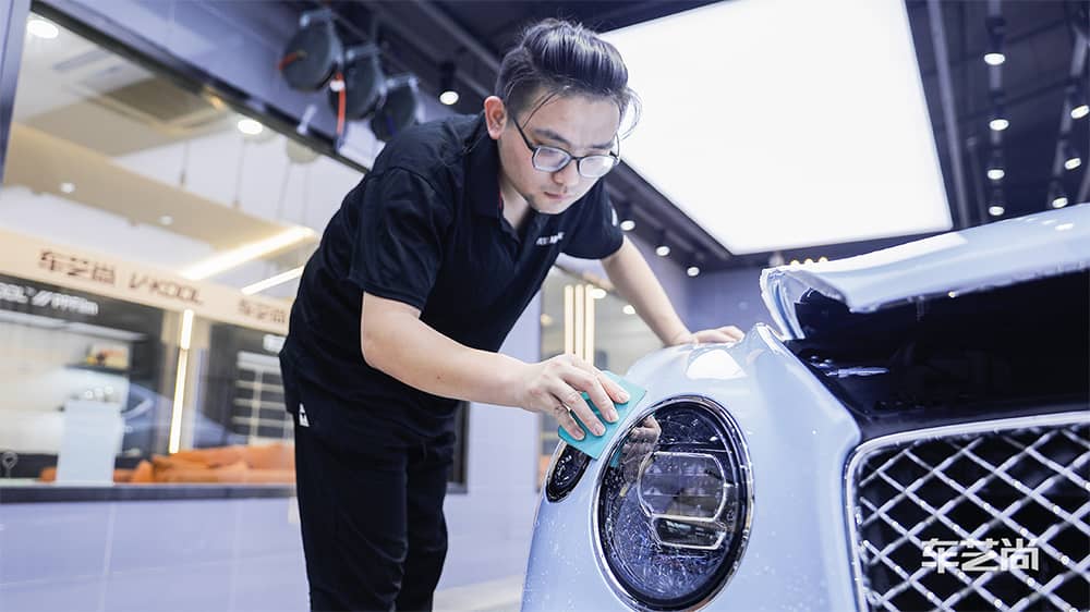 宾利GT蓝色施工威固漆面保护膜流程及效果展示（图七）