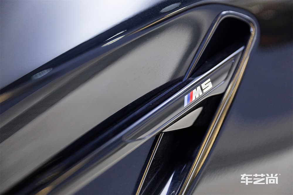 宝马M5黑色施工威固漆面保护膜过程及效果展示（图二二）