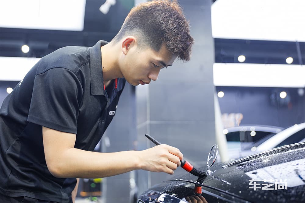 奔驰迈巴赫S480施工威固漆面保护膜过程及效果展示（图一）