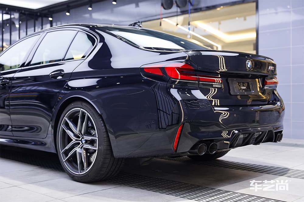 宝马M5黑色施工威固漆面保护膜过程及效果展示（图二七）