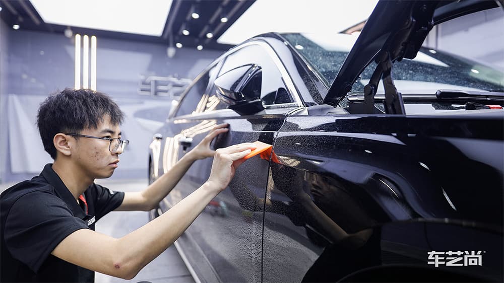 奥迪A8 黑色施工威固漆面保护膜流程及效果展示（图一四）