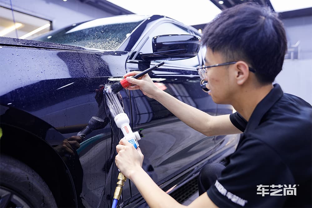 宝马3系蓝色施工威固漆面保护膜过程及效果展示（图一）