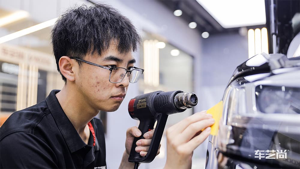 奥迪A8 黑色施工威固漆面保护膜流程及效果展示（图一三）