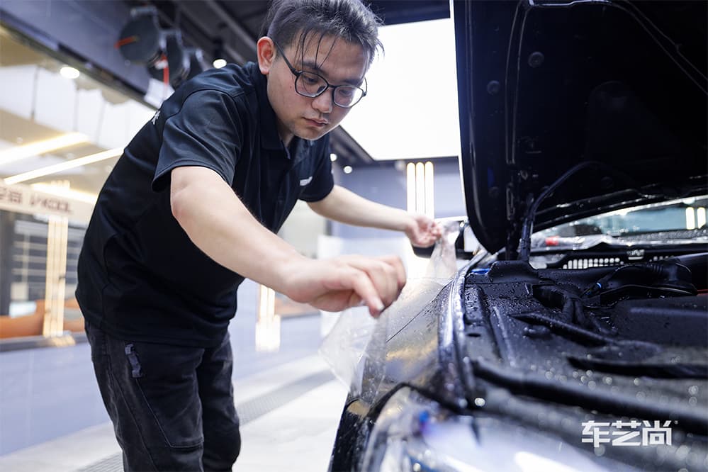 宝马M5黑色施工威固漆面保护膜过程及效果展示（图五）