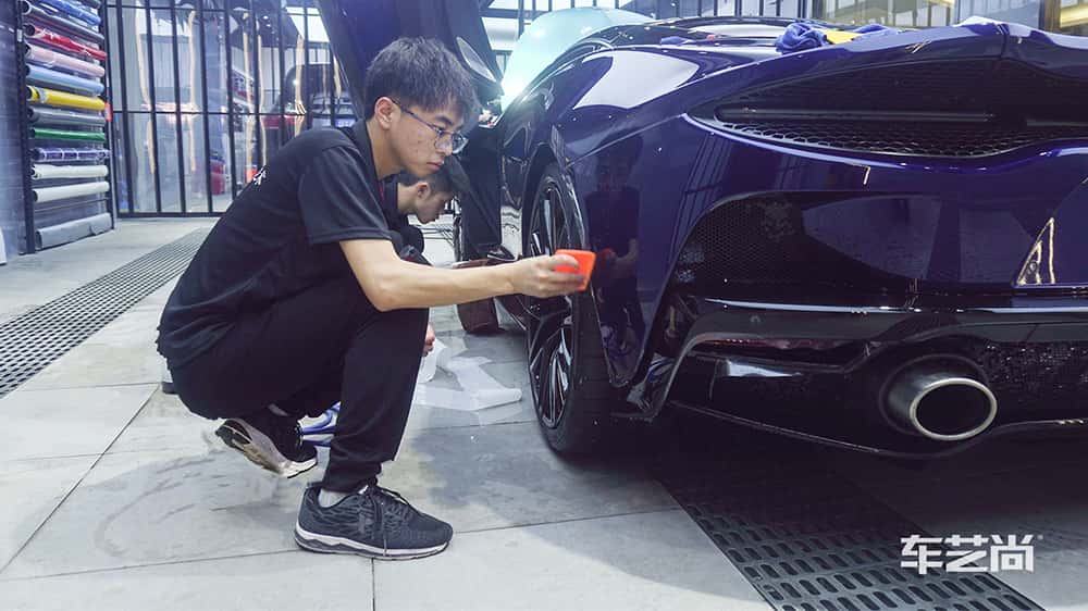 迈凯伦 GT 蓝色施工威固漆面保护膜流程及效果展示（图二一）