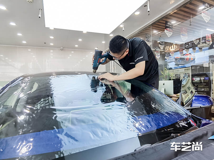蓝色特斯拉3施工威固玻璃膜VK70+K15（图4）