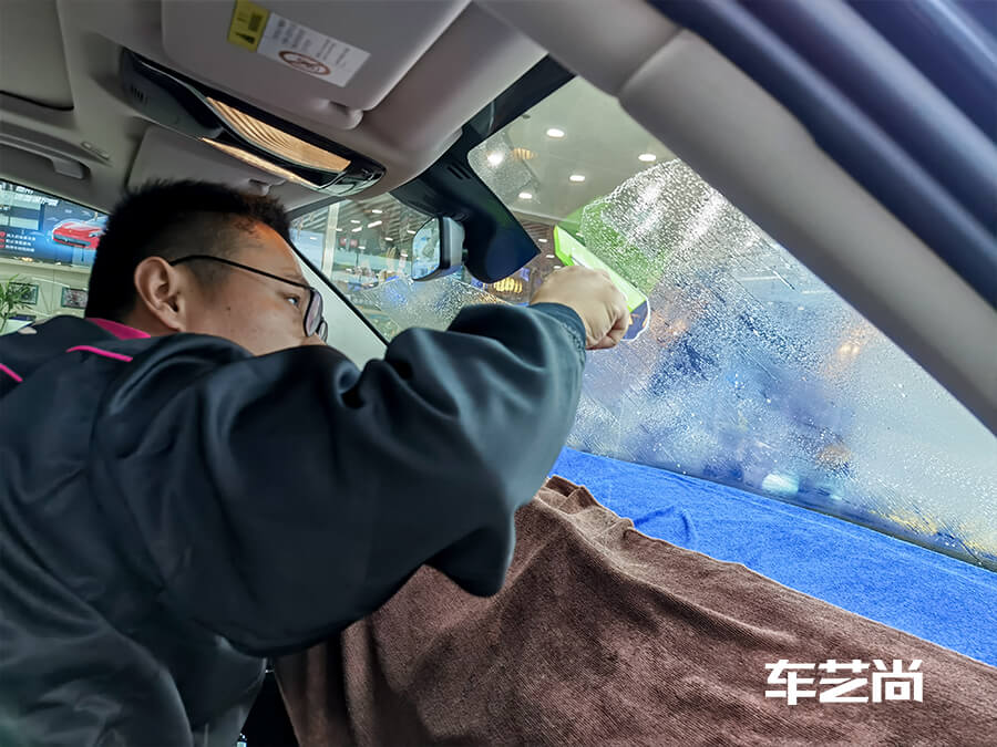 宝马X5黑色施工威固隔热膜VK70+K35（图7）