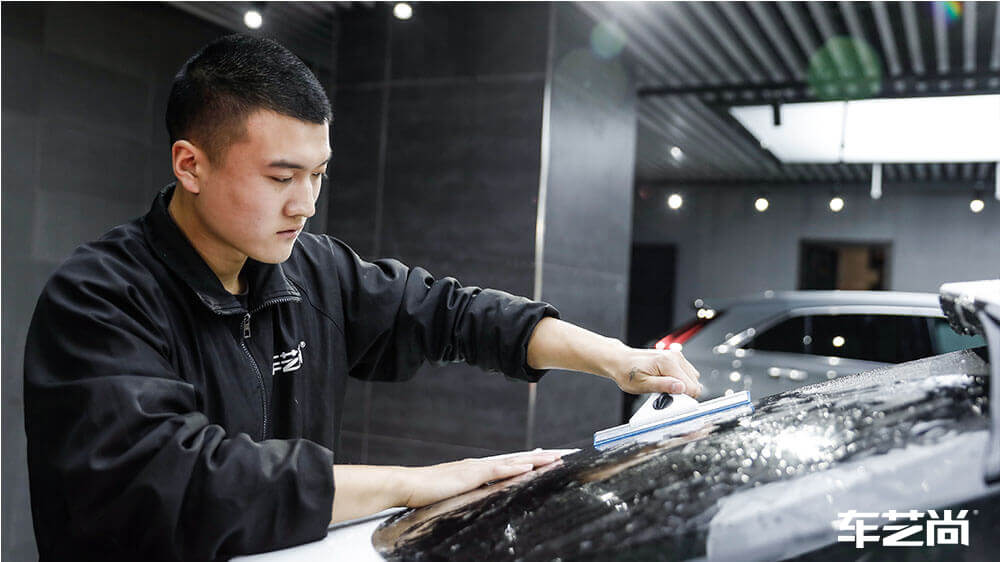 极氪001白色施工威固玻璃膜（图9）