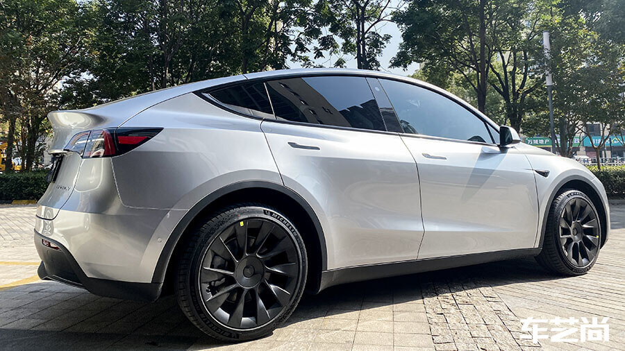 特斯拉modelY黑色施工车身改色膜AX—GT银（图12）