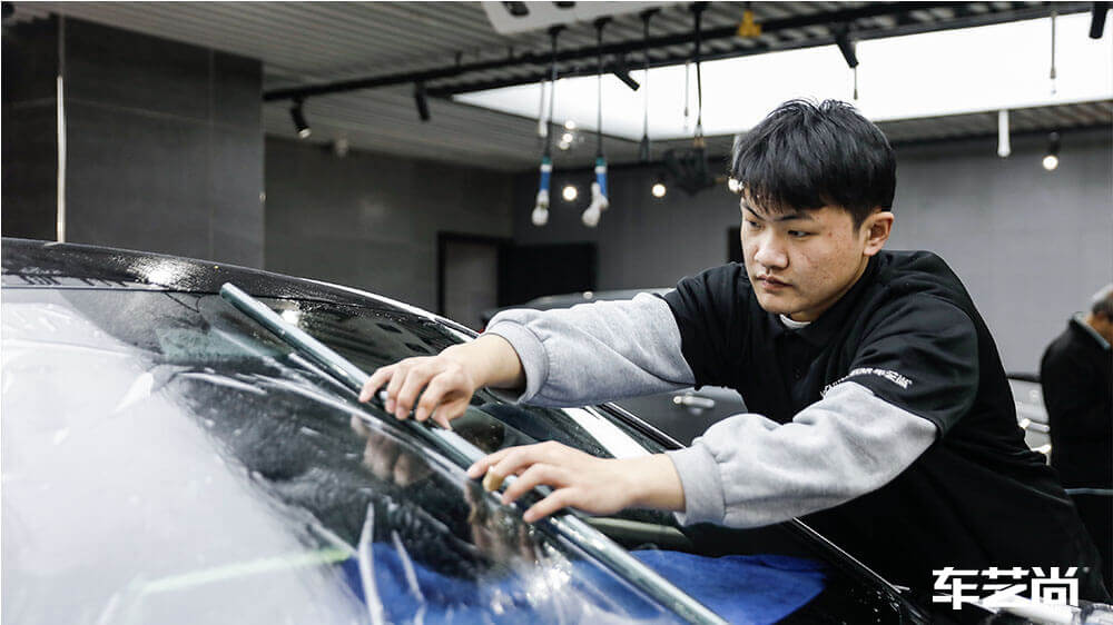 极氪001白色施工威固玻璃膜（图6）