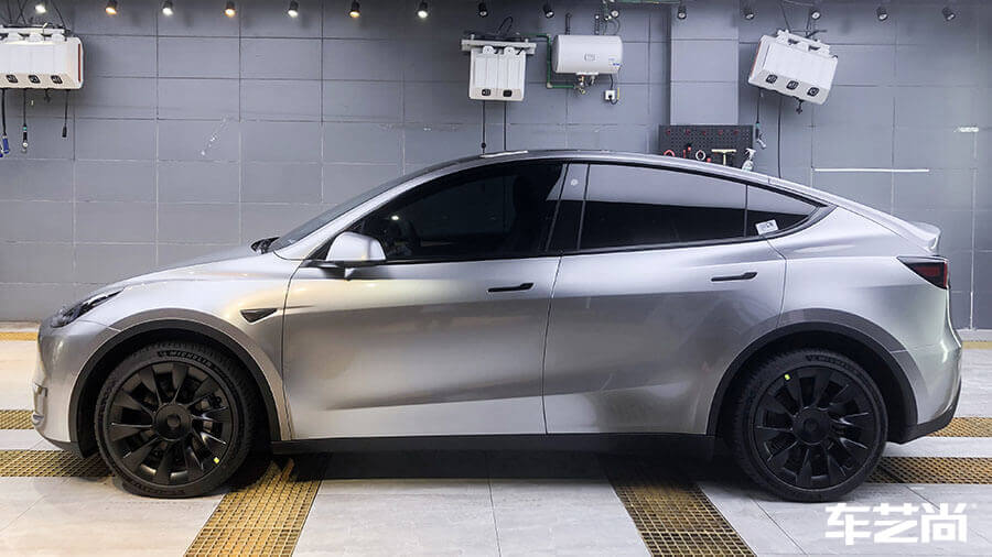 特斯拉modely黑色施工车身改色膜ax—gt银案例 -- 车艺尚威固