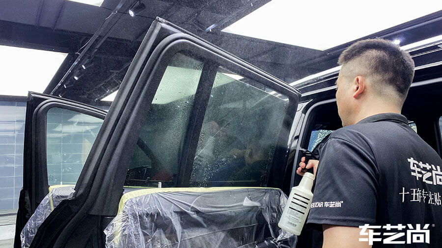 奔驰GLS黑色施工威固隔热膜VK70+K35+K15（图9）